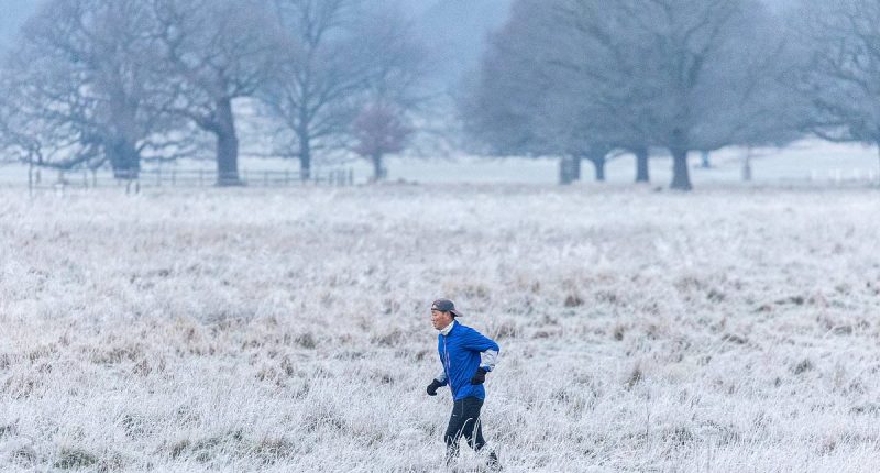 UK weather: Heavy snow and freezing rain hits UK this weekend as rural areas face being cut off with a foot of snow set to fall amid -10C Arctic blast and 'danger to life' warning