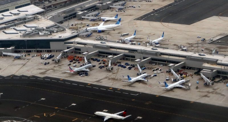 Airline passenger charged for allegedly threatening pilot, flight attendants: 'I will really break your jaw!'