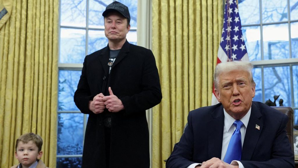 Body language expert reveals whether Trump or Musk is the 'leader'