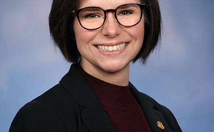Headshot of Laurie Pohutsky.