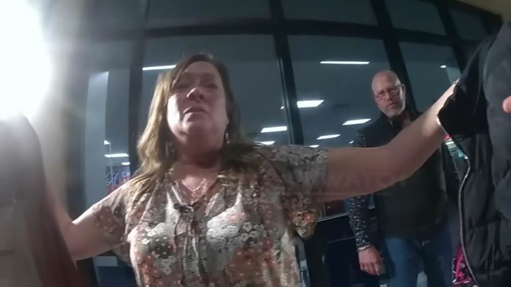 Drunk wife barks orders at Florida police as she's kicked off flight