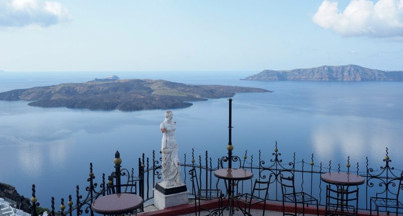 Emergency crews deployed on Santorini as earthquake swarm worries Greek experts