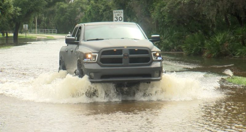 Pinellas County leaders push for no vehicle wake flood zone legislation