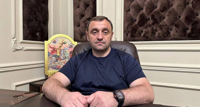 Armen Sarkisyan, founder of the Arbat stormtrooper battalion, sitting at a desk.