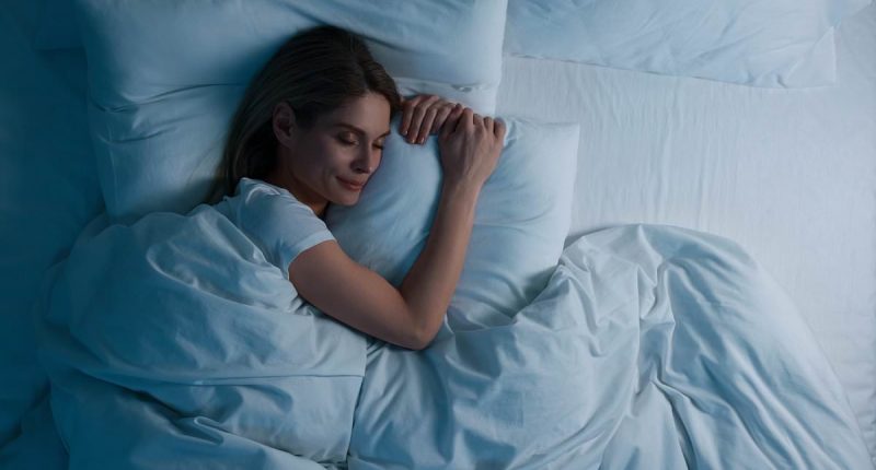 Sleep expert issues warning about using two pillows in bed
