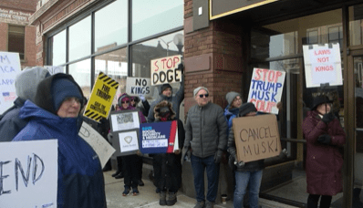 'There were people crying'; Central Illinois federal workers face unemployment, uncertainty