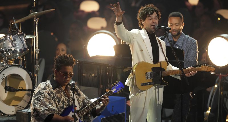 67th Grammy Awards highlight Los Angeles' resiliency after wildfires, local band Dawes performs Randy Newman's "I Love L.A."