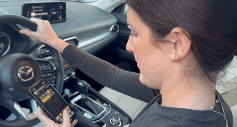 Bill would prohibit South Carolina drivers from holding phones while driving