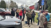Crowd gathers to visit Bob's Red Mill Restaurant final time