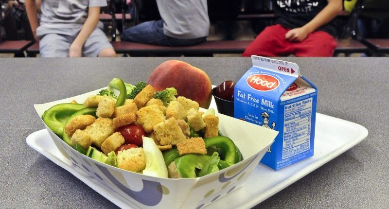 Effort to reduce food waste in schools clears Colorado committee