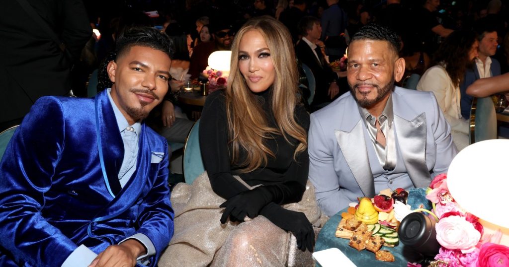 J. Lo Attends Grammy Awards With Benny Medina After Ben Affleck Split