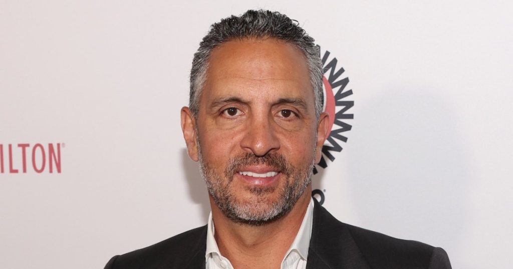 Mauricio Umansky Has a Broken Clavicle, Shares ER Photos