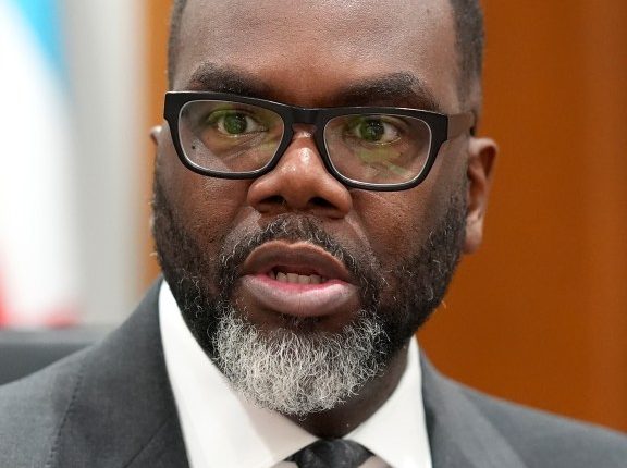 Mayor Johnson to defend Chicago's sanctuary city status in Washington