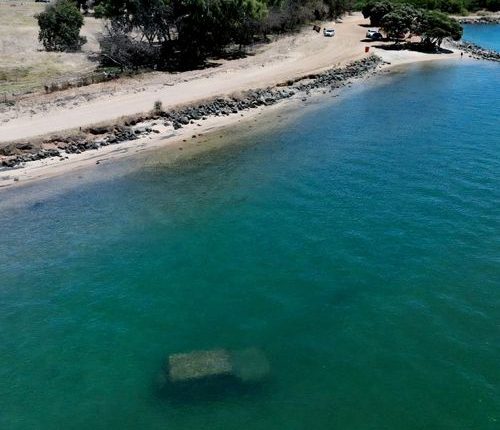 A mystery from the deep has befuddled locals in Bunbury, WA, after an unidentified sunken car was found submerged in the water.