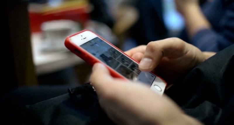 Tennessee bill to let schools ban, collect cell phones gains bipartisan support