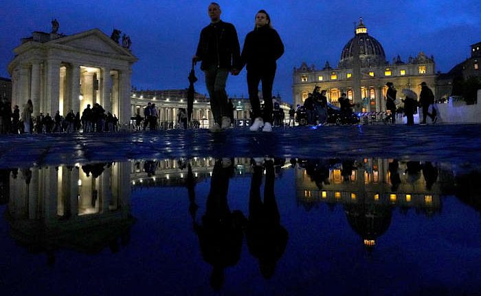 Thousands gather outside the Vatican to pray for Pope Francis' health