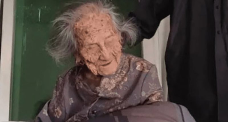 Photo of Lin Shemu, the world's oldest woman, who died at age 122.