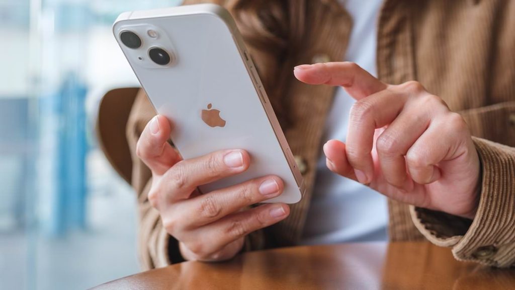 Apple urges all 1.4b iPhone users to update smartphones NOW