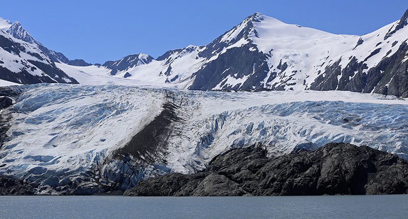 At least 3 skiers buried in Alaska avalanche, officials say