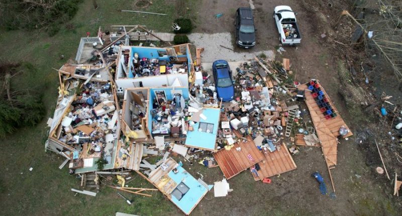 At least 32 dead in massive US storm after new fatalities reported in Kansas and Mississippi