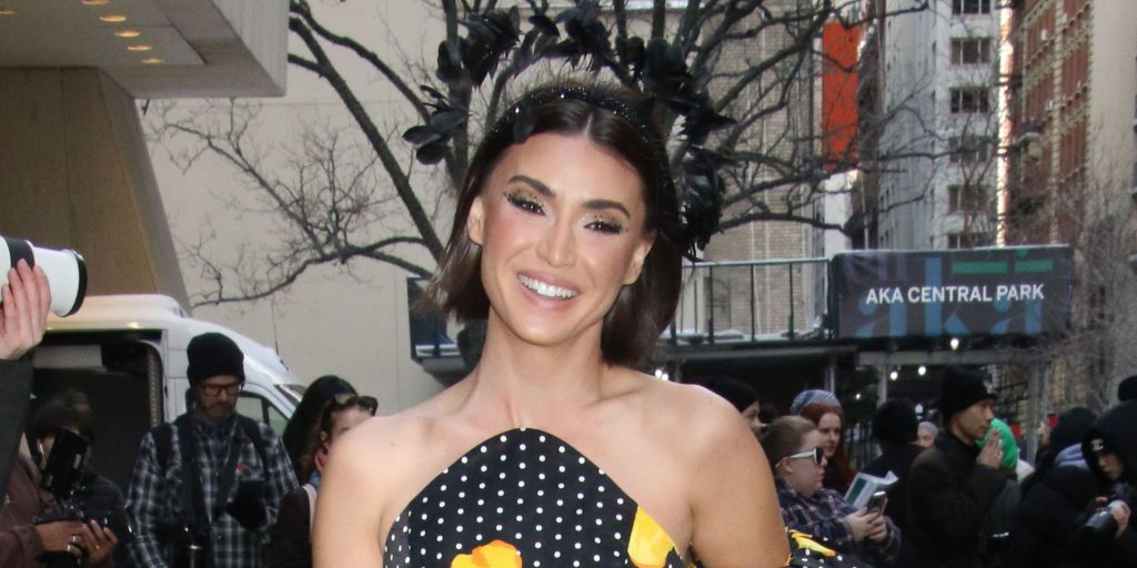 Bronwyn Newport Dethrones Lisa Barlow After Being Invited To Elton John's Oscar Party