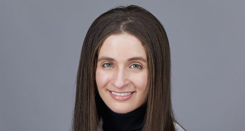 Doctor ruins life because she couldn't get over her ex-boyfriend