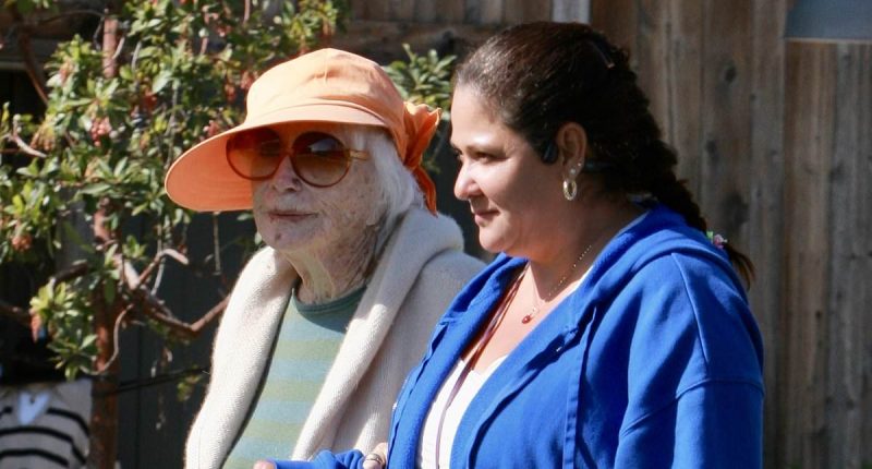 Hollywood icon sparks concern in shocking new pictures