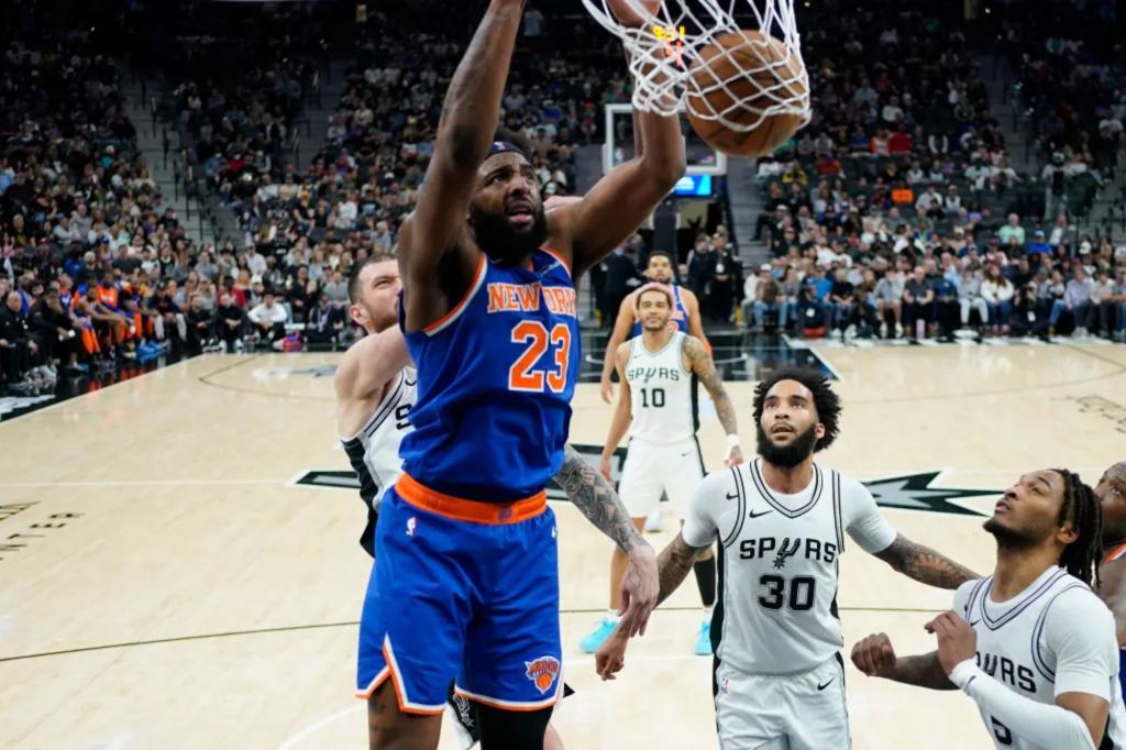Knicks' Mitchell Robinson not ruled out for Hornets game — yet