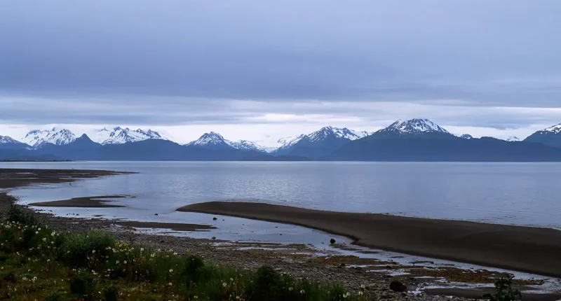 Man, 2 juveniles rescued from plane wreckage hours after crashing in Alaska