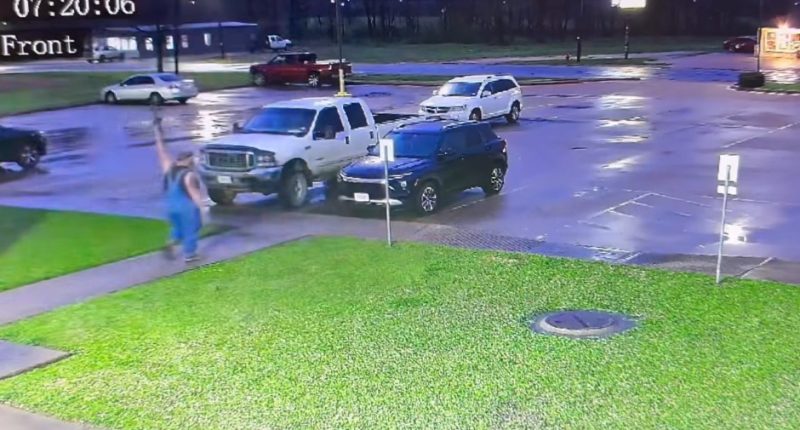 Texas Man Claims to Be Federal Agent at Local Sheriff’s Office, Fires Rifle Into the Air When He Doesn’t Get What He Wants