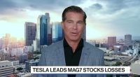 Top Tesla investor issues stunning ultimatum to Elon Musk