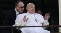 'Viva il papa!': First public appearance since life-threatening illness