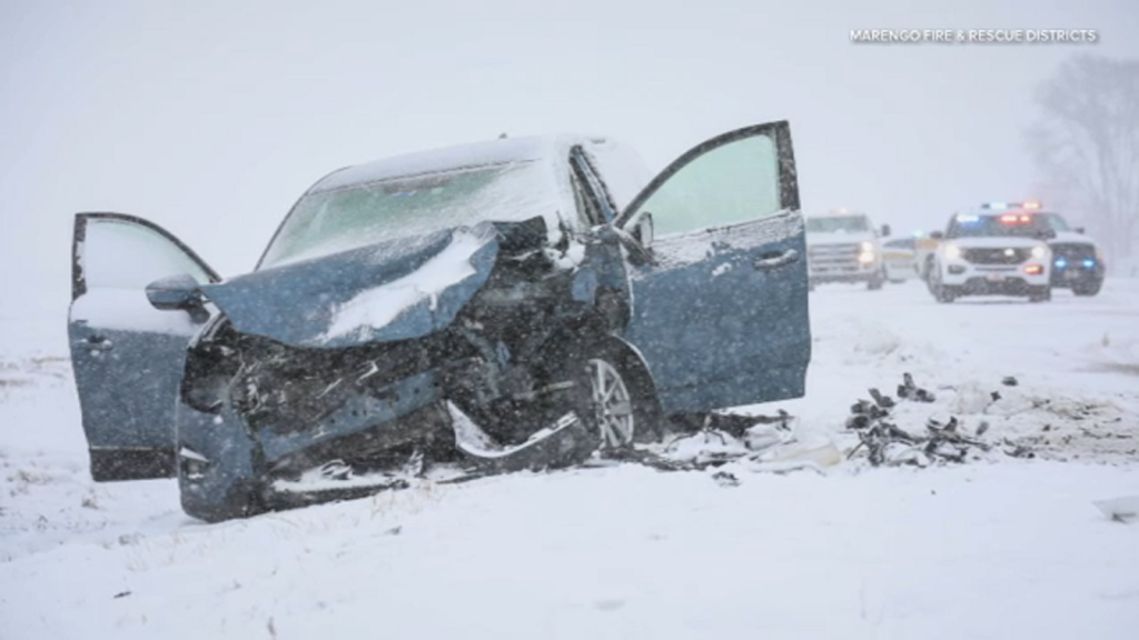 5 injured in car crash in Marengo, Illinois near North Union Road and Route 176 as snow impacts road conditions: officials