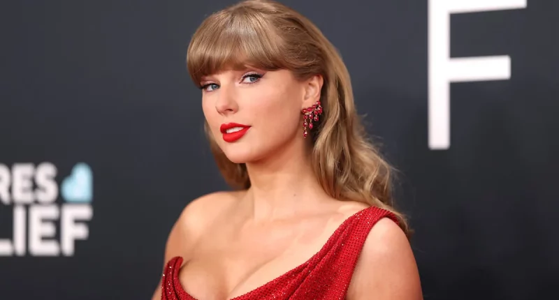 A Producer Made the 'Worst Decision' of His Career When He Told 12-Year-Old Swift She Couldn't Perform