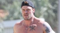 Alan Ritchson shows off his bulging muscles on the Gold Coast