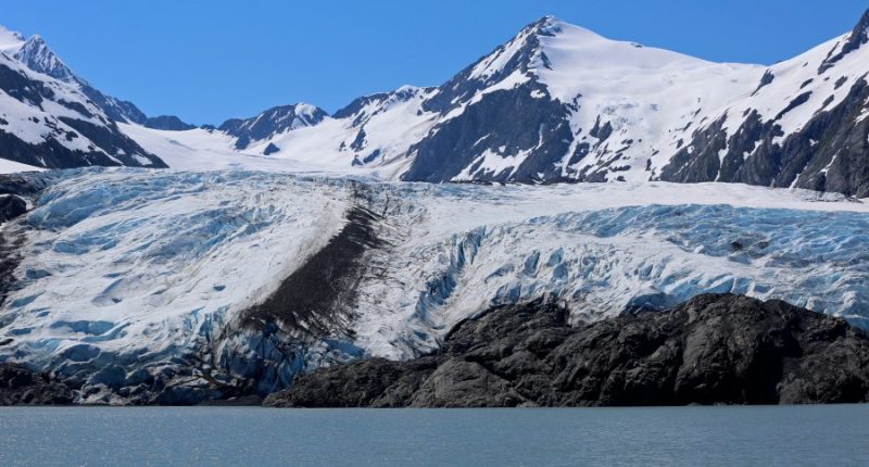 Avalanche buries 3 skiers near Anchorage, Alaska officials say