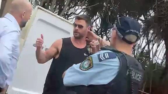 Chris Hemsworth helps police in desperate search for missing cop