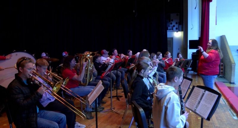 Community steps up to create pep band with no band teacher