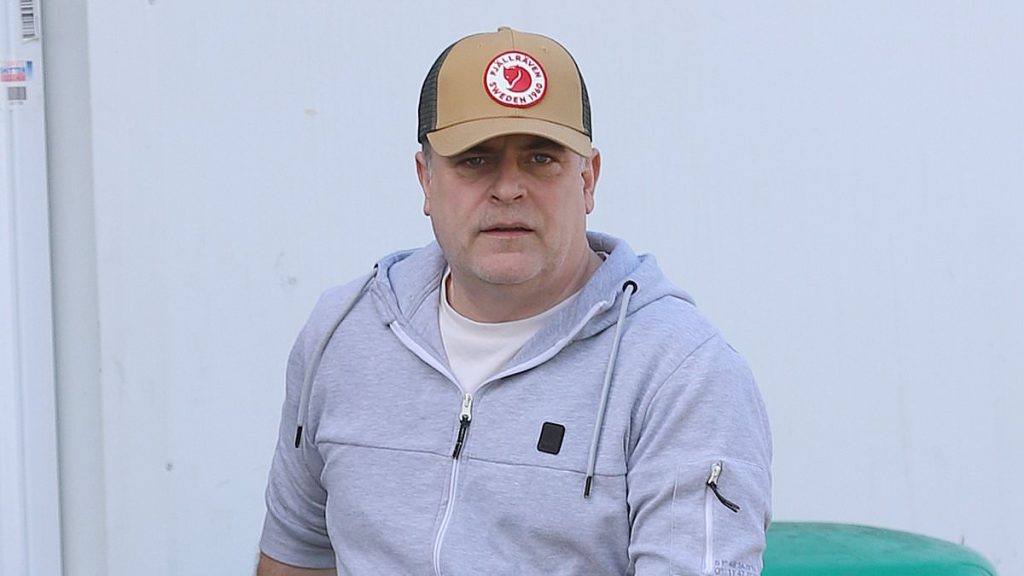 Corrie star Simon Gregson spotted without his wedding ring