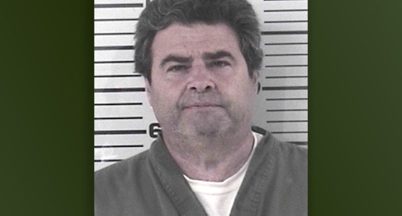 Denver Man Kills Wife Same Day She Learns of His Tinder Affair, Claims He Found Her Dead in Shower