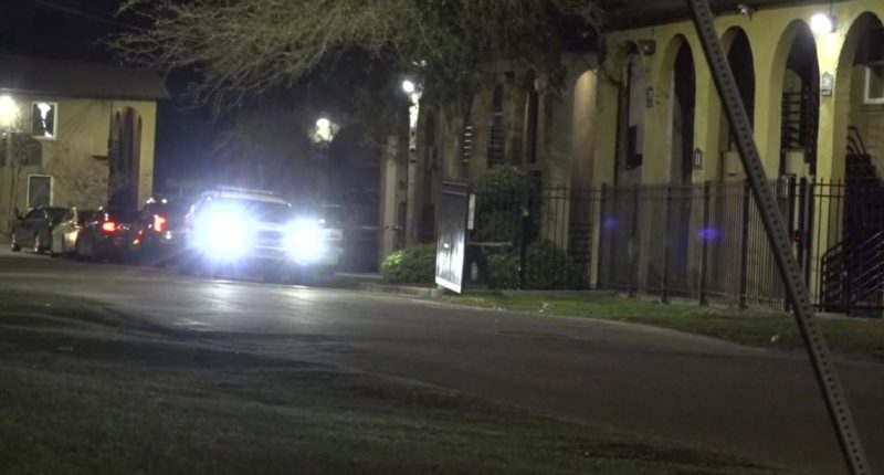 JSO: Man shot over woman outside University Plaza apartments in Jacksonville