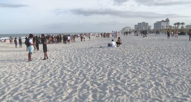 Jacksonville Police disperse large beach crowds