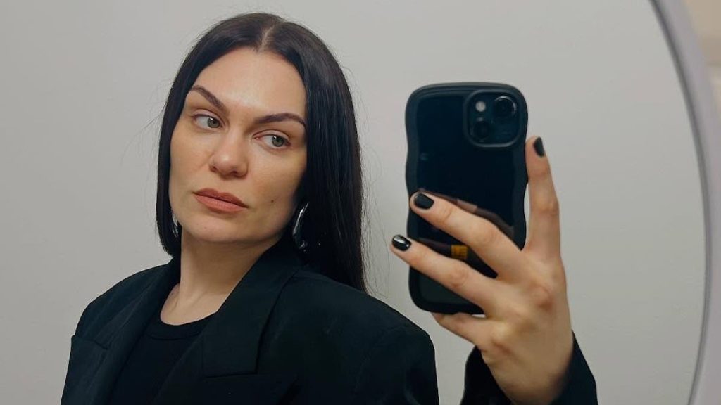 Jessie J forced to address pregnancy rumours