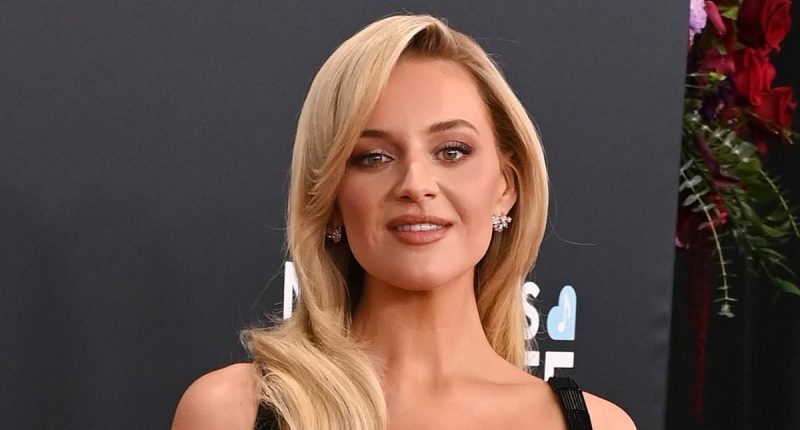 Kelsea Ballerini candidly talks about how therapy helped her