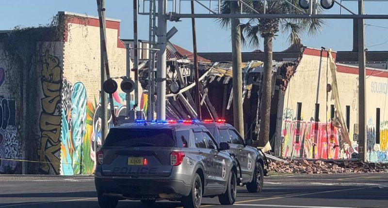 Main Street closed due to building collapse in Jacksonville