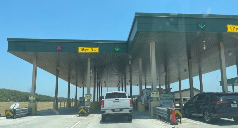 Man convicted of smuggling migrants in truck wheel well, fuel tank