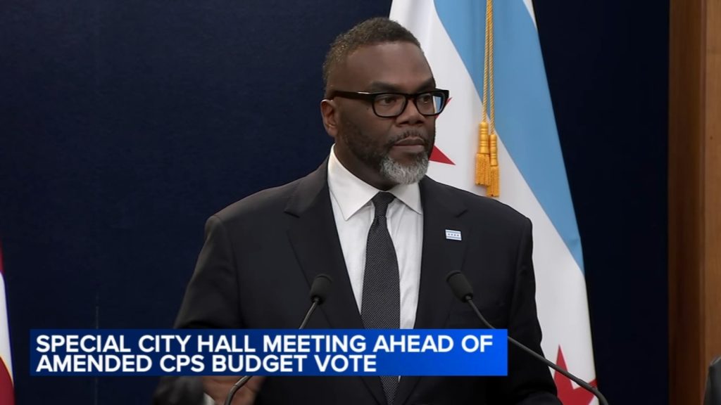 Mayor Brandon Johnson calls on Chicago Public Schools, CTU to resolve contract dispute before crucial budget vote Thursday