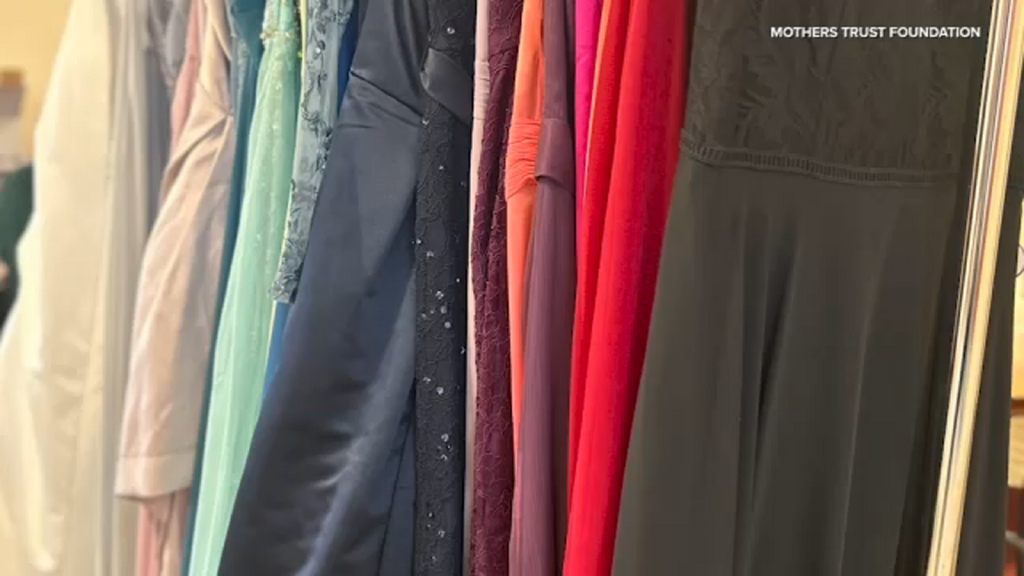 Mothers Trust Foundation organizes Pop-Up Prom Experience to give hundreds of Lake County, Illinois students free prom dresses