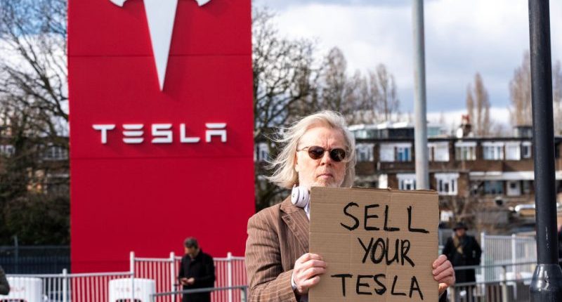 Musk vows to go after anti-Tesla 'propaganda'