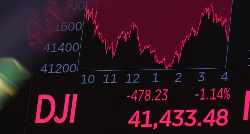 Nearly half of Americans say economy worsening: Poll